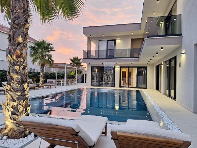 Luxury Villa My Wish With Pool Kaštel Stari Kültér fotó